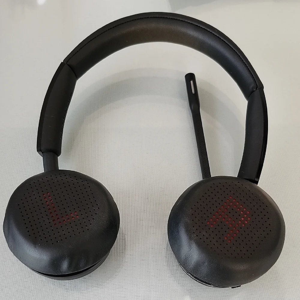 Plantronics Voyager 4220 UC Wireless Bluetooth Headset LIKE NEW